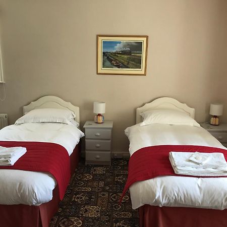 Manor Farm B&B Marlborough Room photo