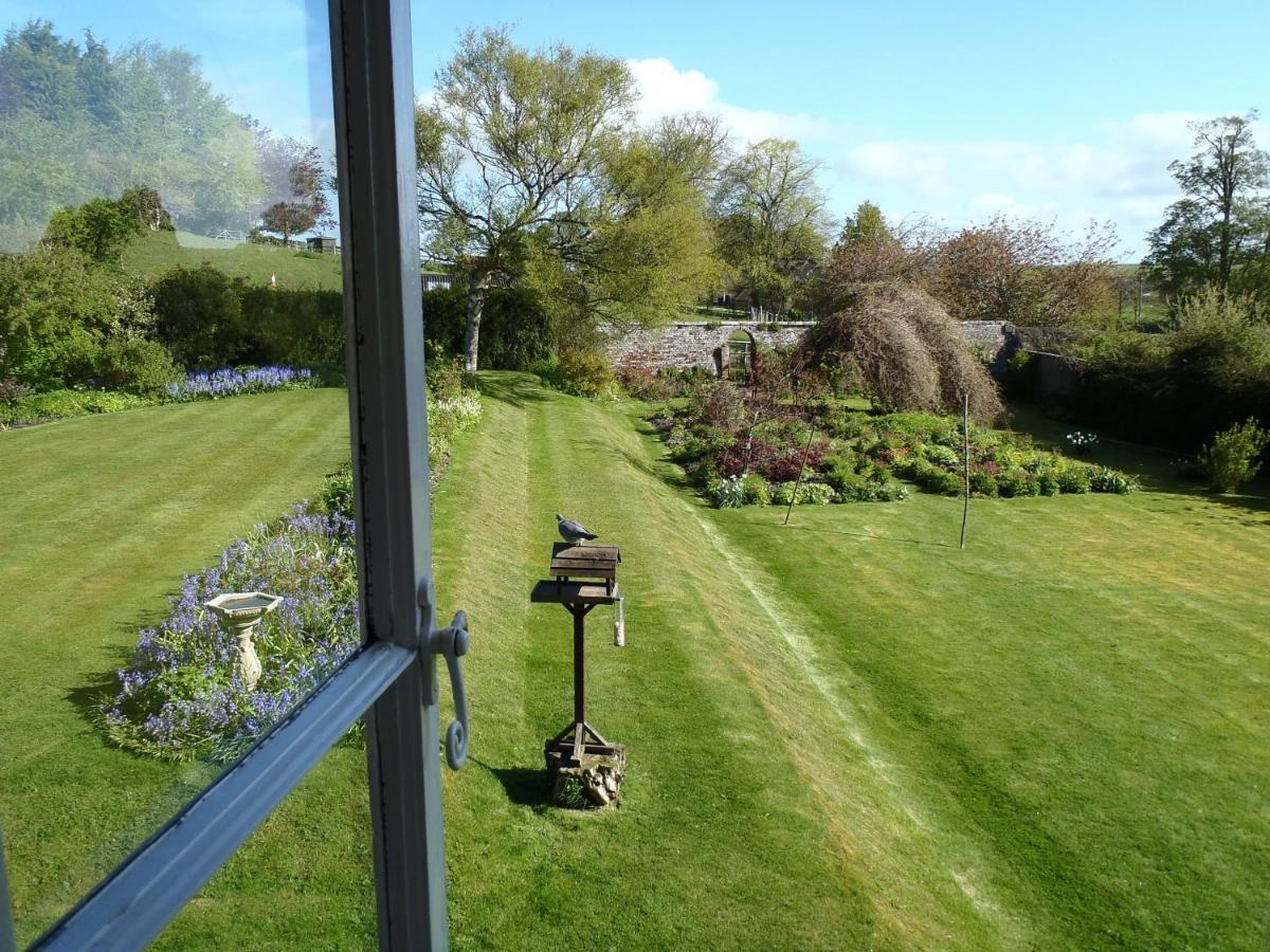Manor Farm B&B Marlborough Exterior photo