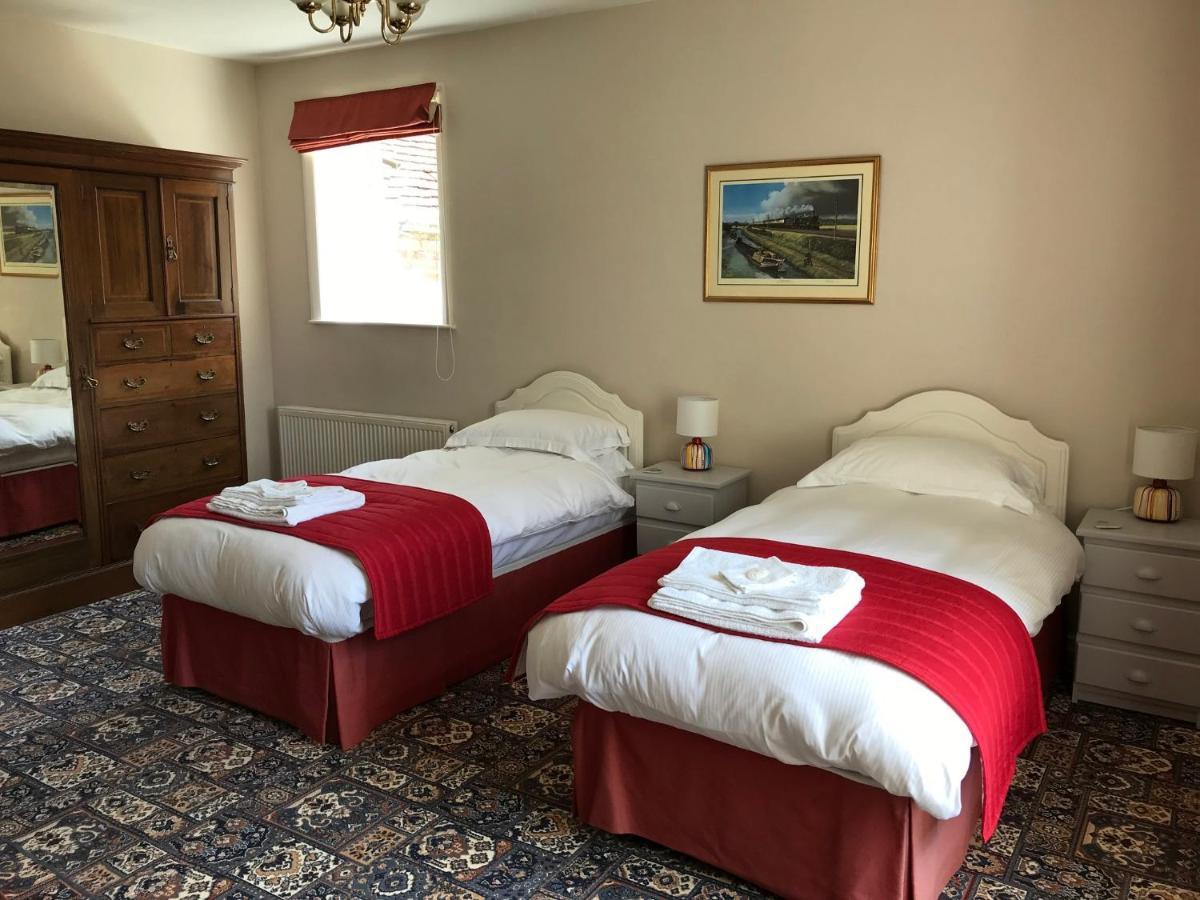 Manor Farm B&B Marlborough Room photo