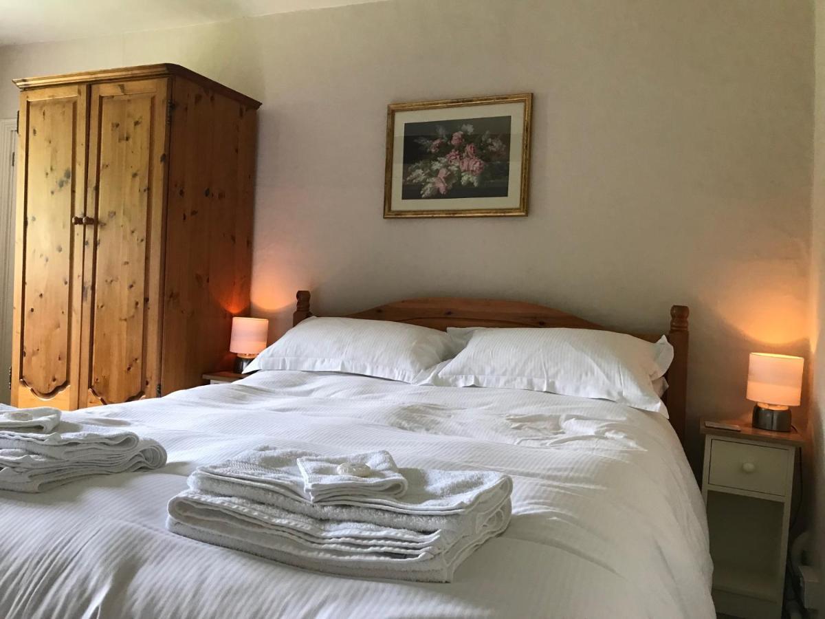 Manor Farm B&B Marlborough Room photo