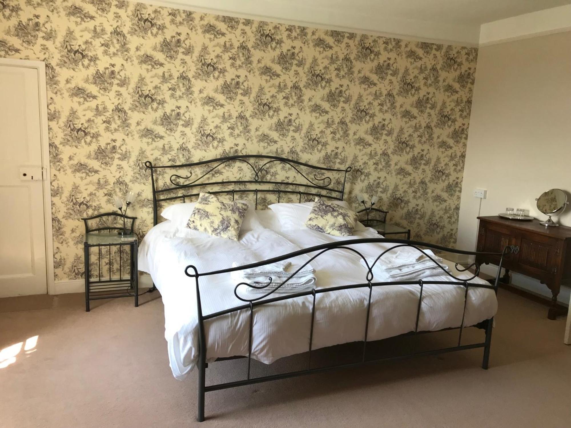 Manor Farm B&B Marlborough Room photo