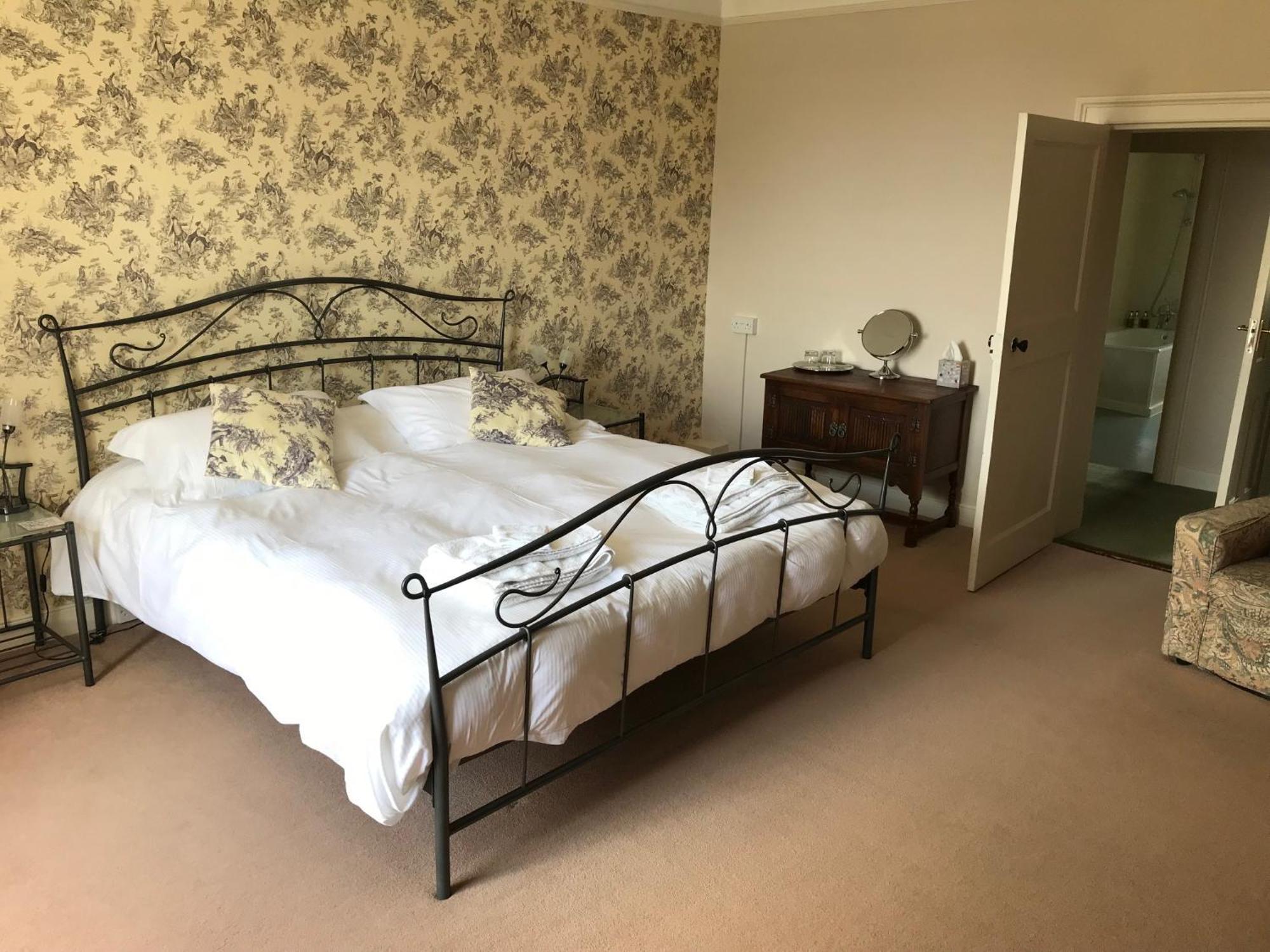 Manor Farm B&B Marlborough Room photo