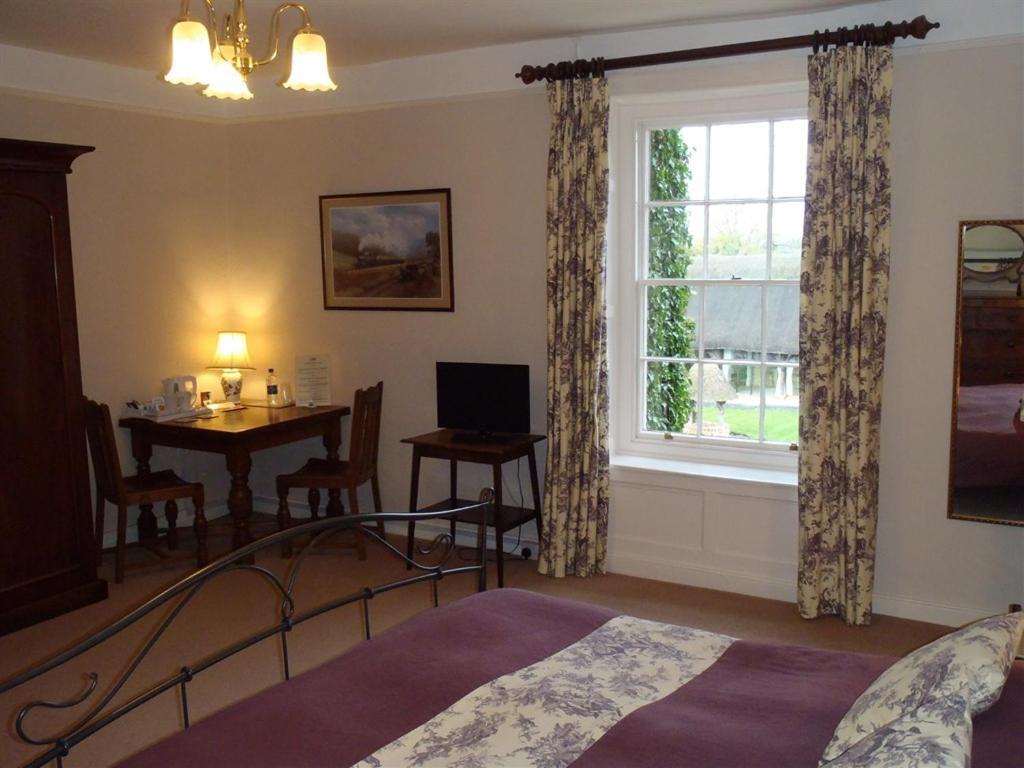 Manor Farm B&B Marlborough Room photo